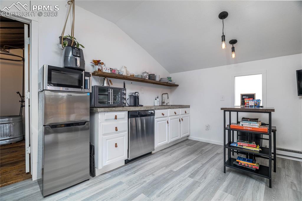 Image 23 of 40: Cottage