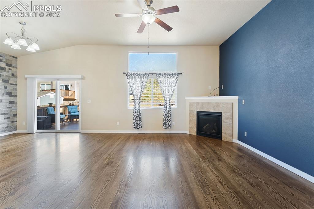 Image 14 of 37: Living Room