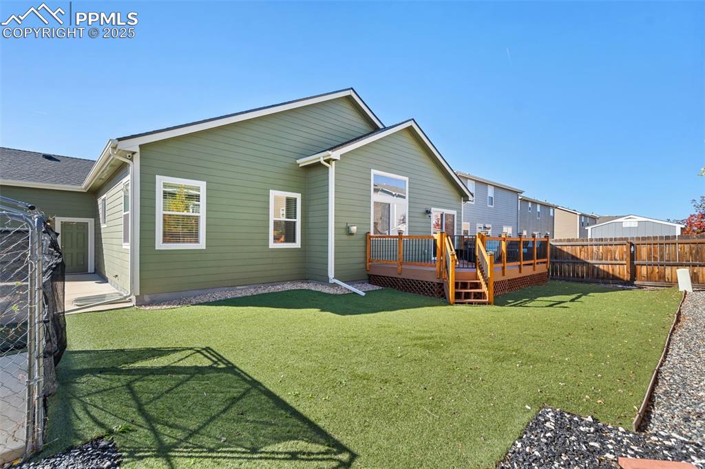 Image 32 of 37: Back of Structure