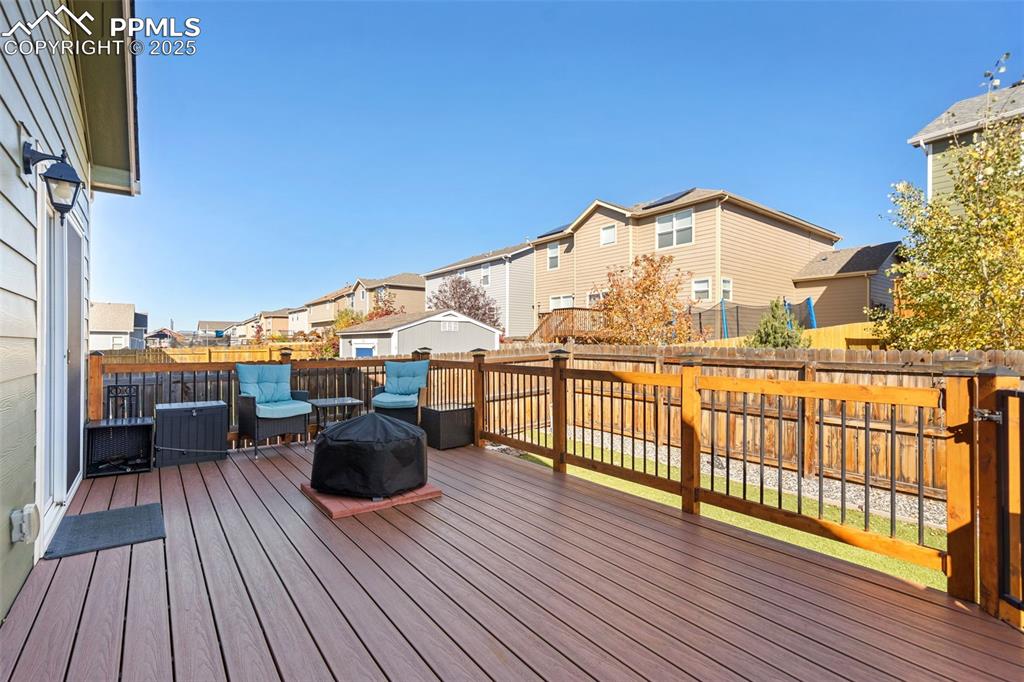 Image 34 of 37: Deck