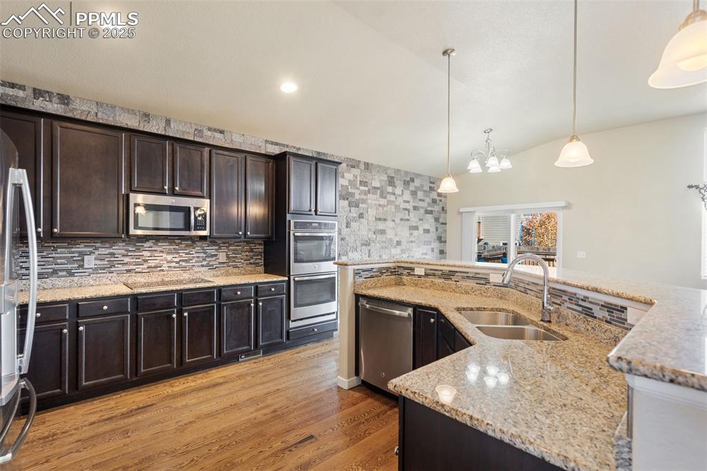 Image 5 of 37: Kitchen