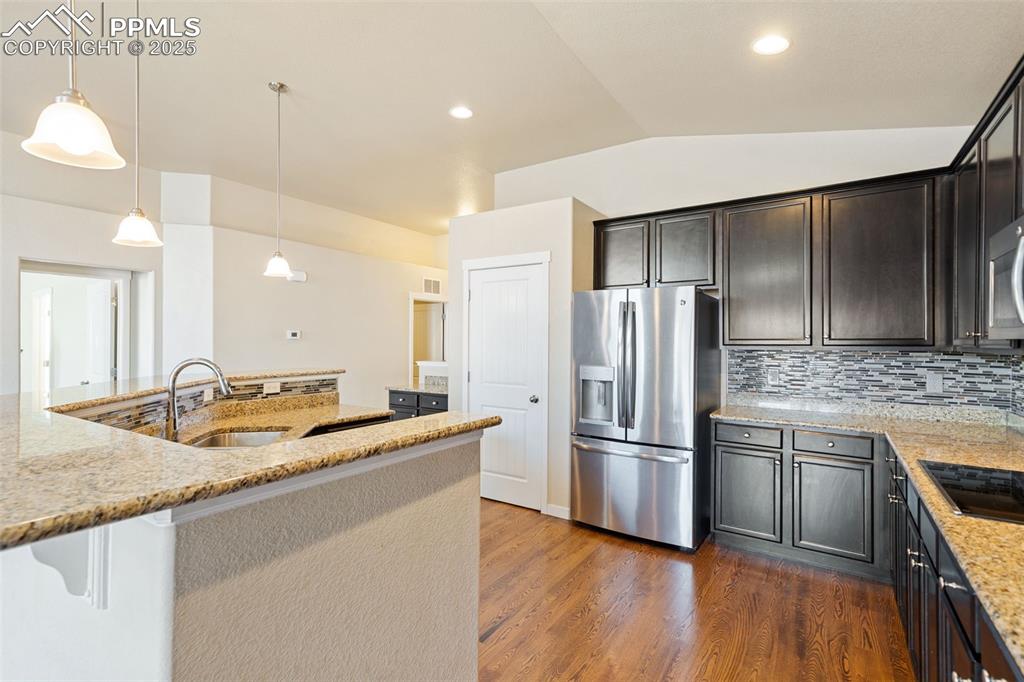 Image 7 of 37: Kitchen