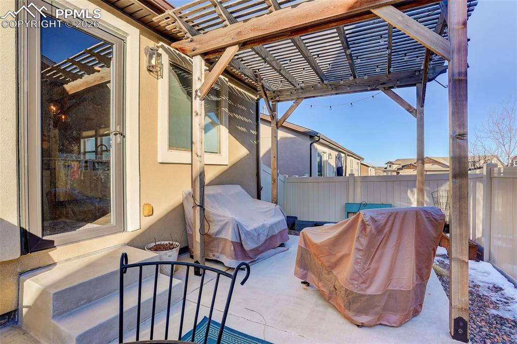 Image 34 of 34: Patio