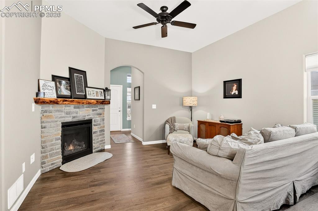 Image 5 of 34: Living Room