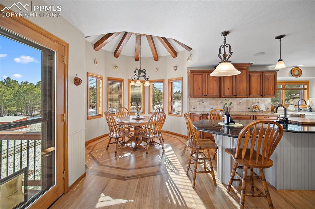 Image 13 of 49: Dining Area