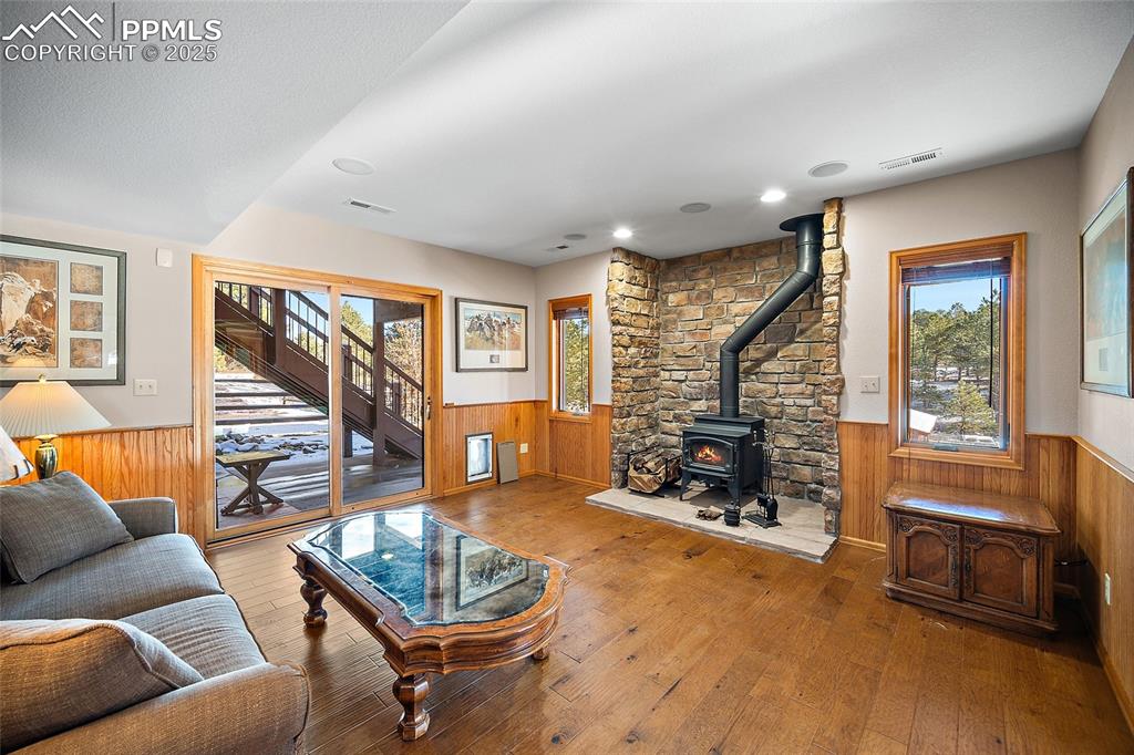 Image 28 of 49: Family Room