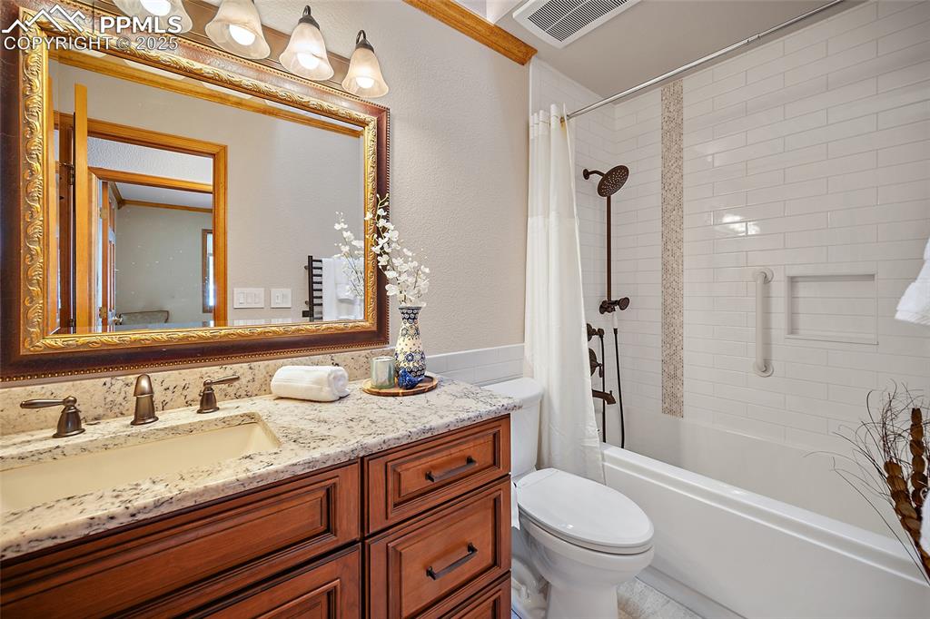 Image 33 of 49: Heated tub with jets