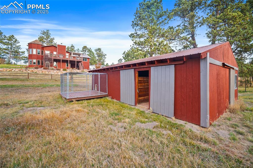 Image 37 of 49: 2 stall barn with tack room 