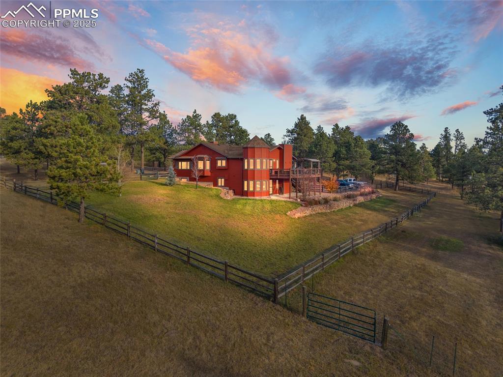 Image 49 of 49: Back of Structure