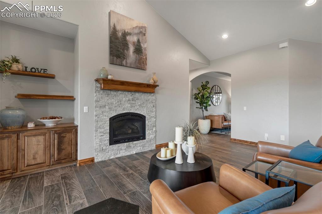 Image 10 of 50: Living Room