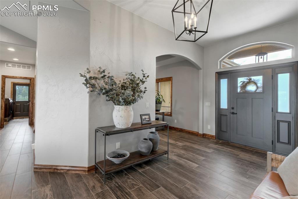 Image 11 of 50: Entry