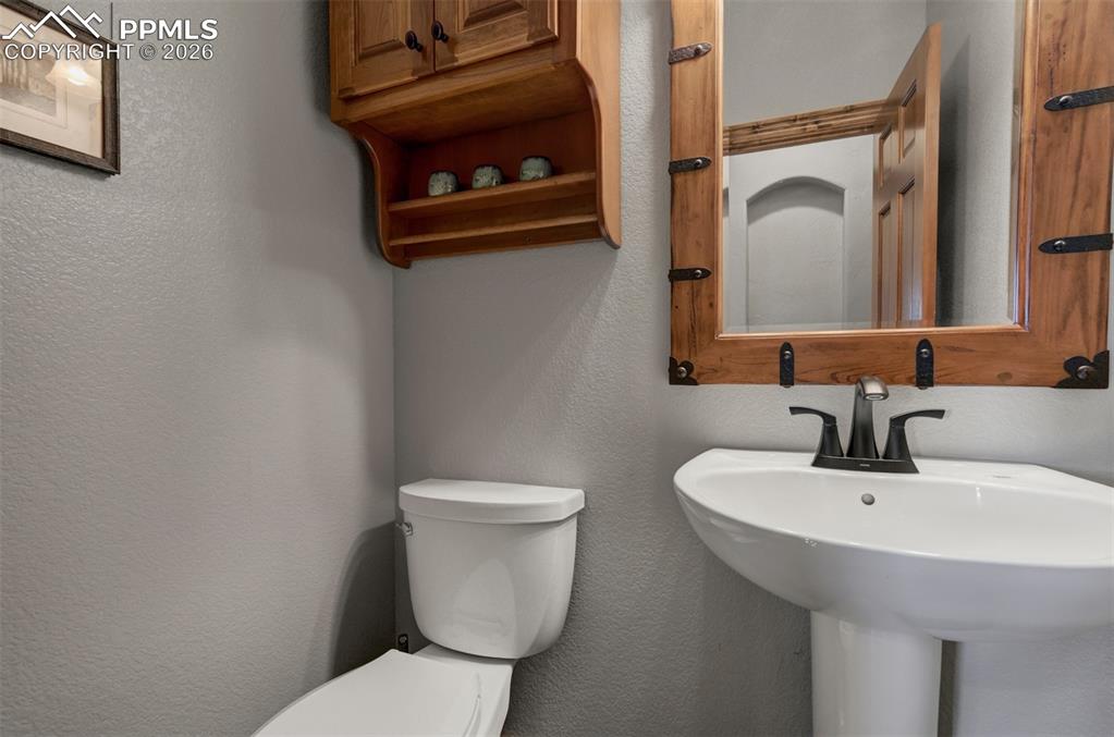 Image 12 of 50: Bathroom