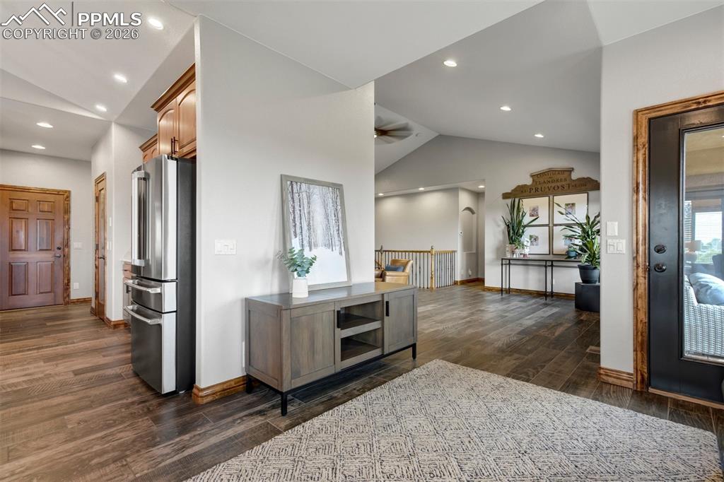 Image 23 of 50: Kitchen