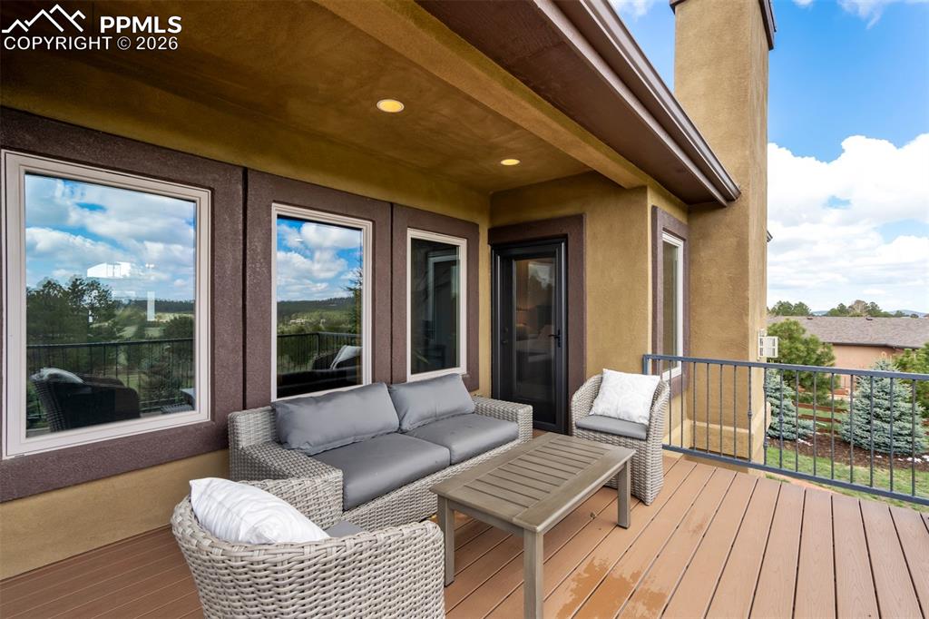 Image 27 of 50: Deck