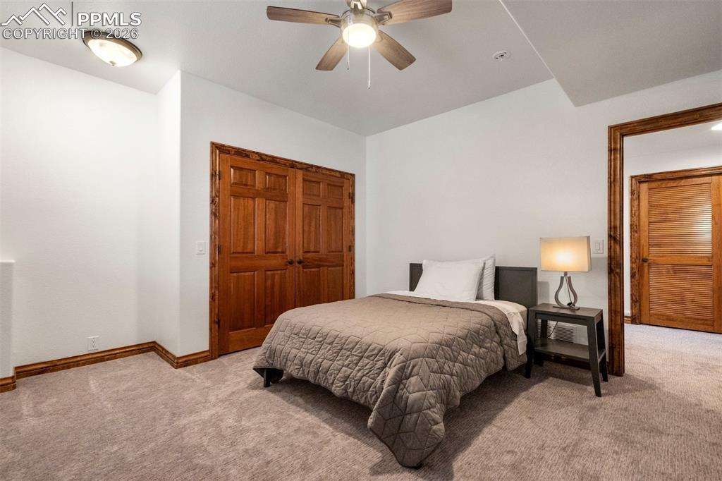 Image 38 of 50: Bedroom