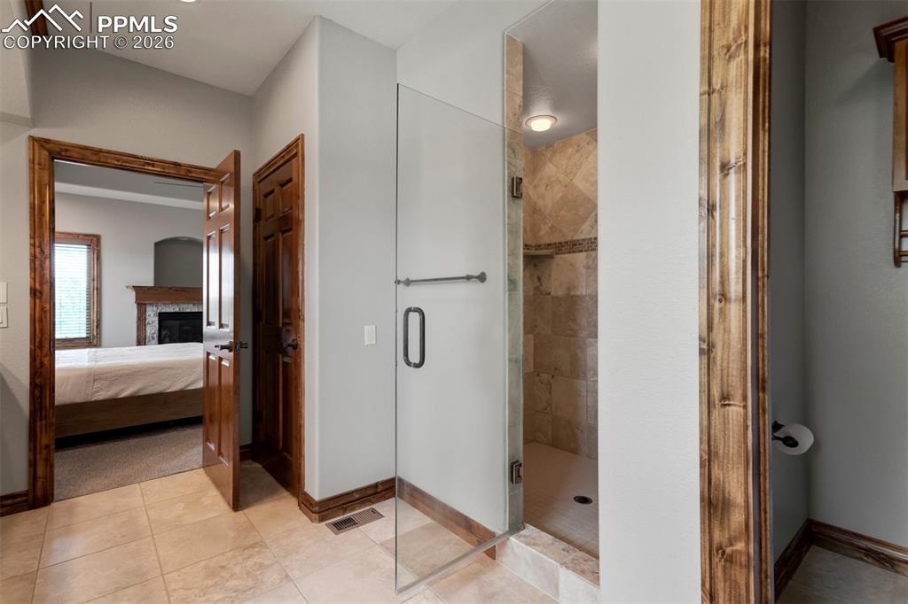 Image 41 of 50: Bathroom