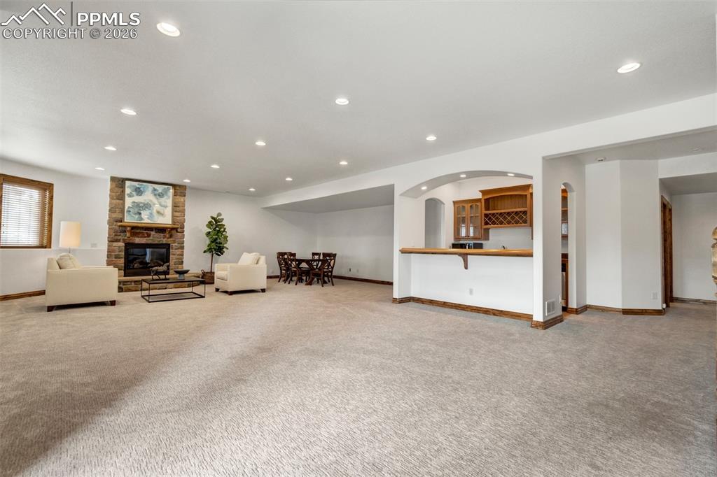 Image 45 of 50: Living Room