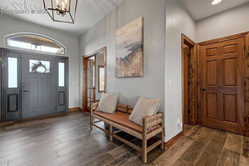 Image 6 of 50: Entry