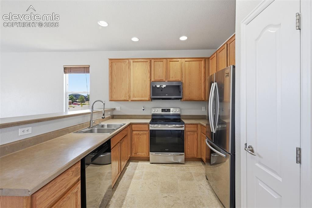 Image 17 of 35: Kitchen
