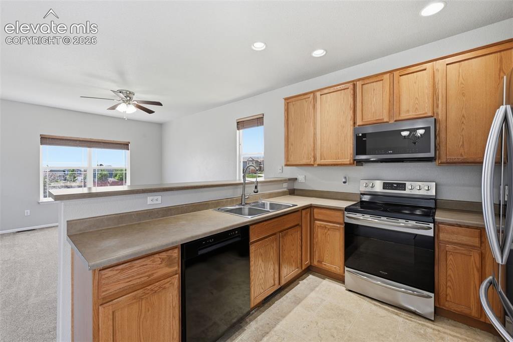 Image 9 of 35: Kitchen
