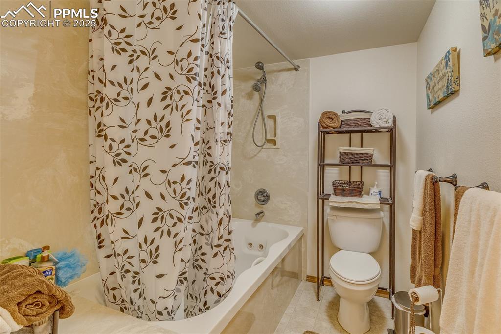 Image 39 of 48: Ensuite full bath with jetted tub at secondary suite in basement
