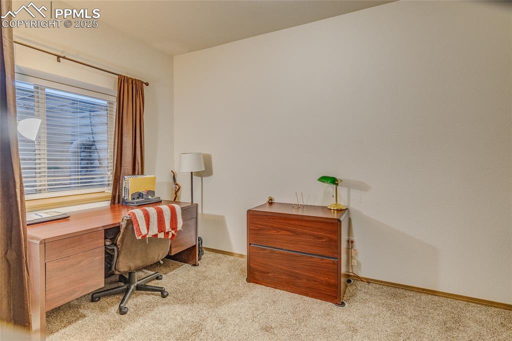 Image 43 of 48: Office