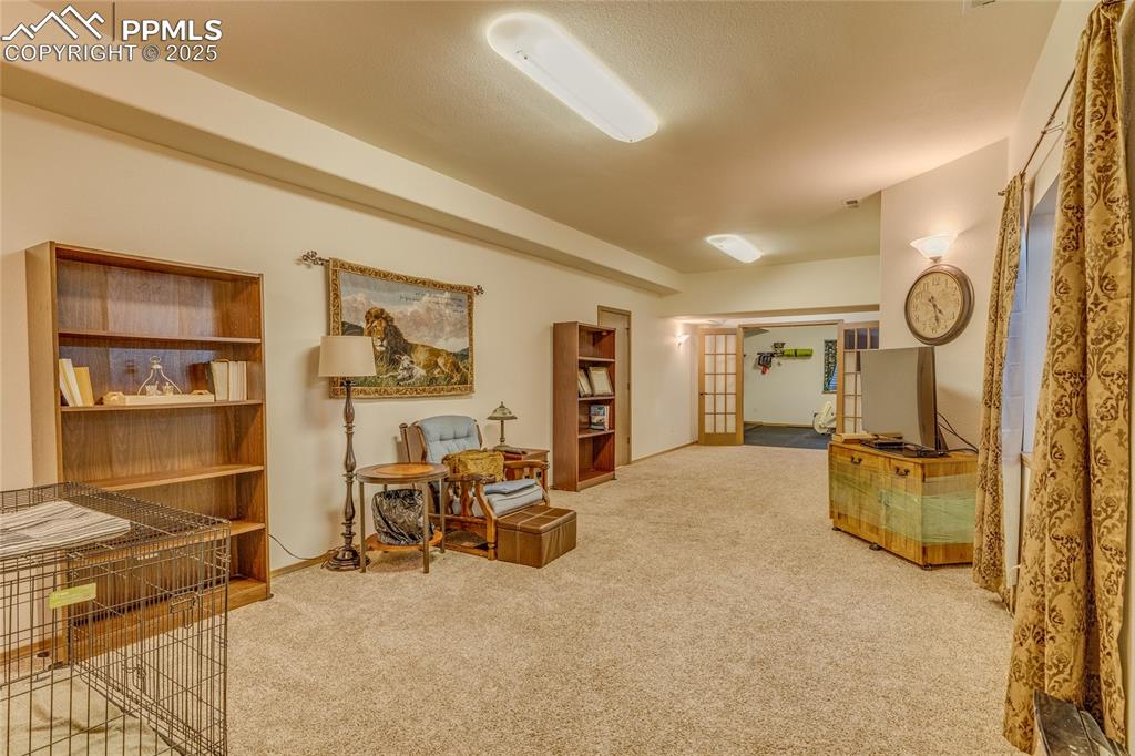 Image 44 of 48: Sitting Room