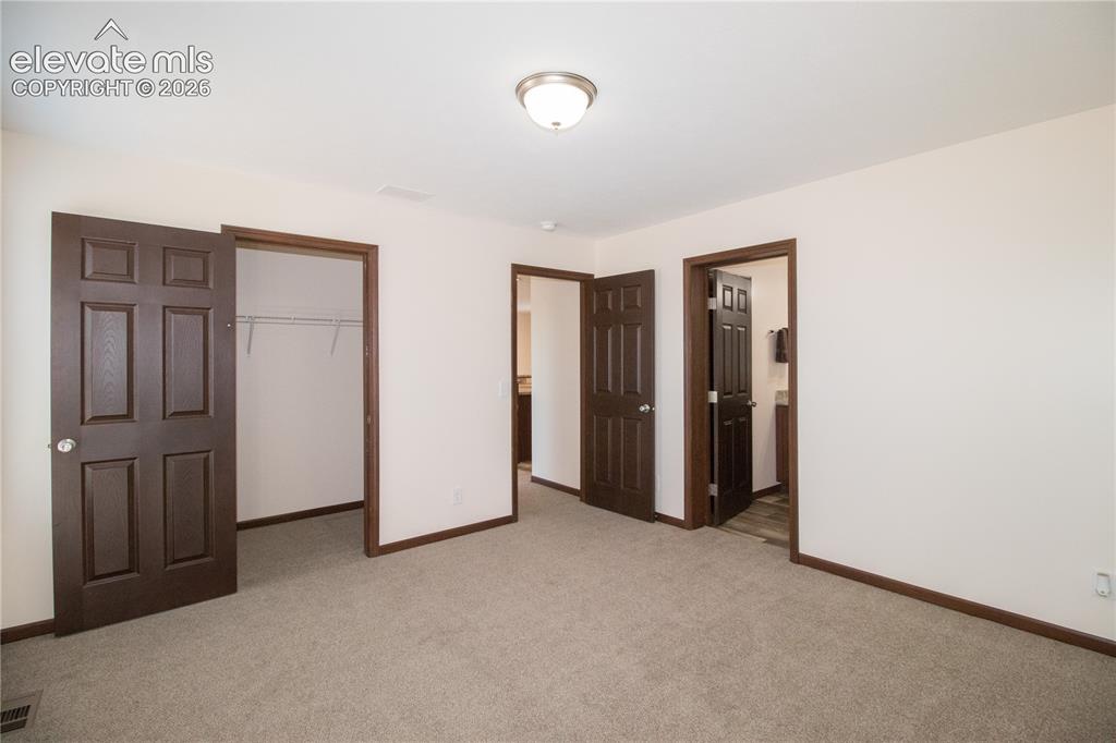 Image 19 of 30: Bedroom