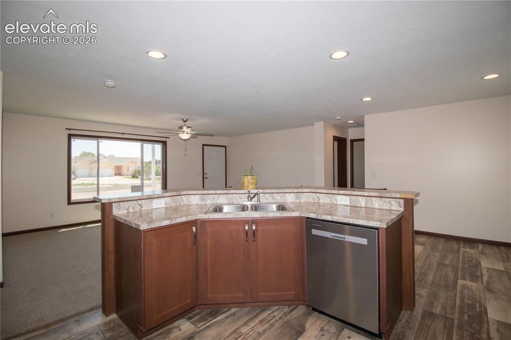 Image 8 of 30: Kitchen