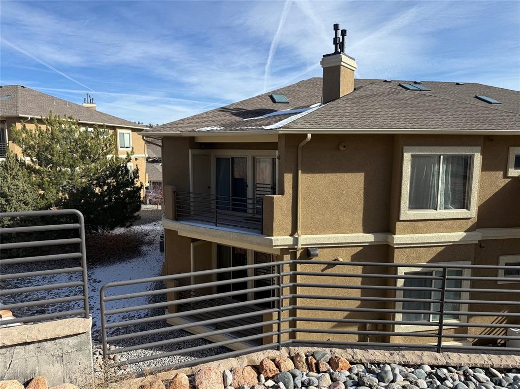 Image 5 of 24: Side of Structure