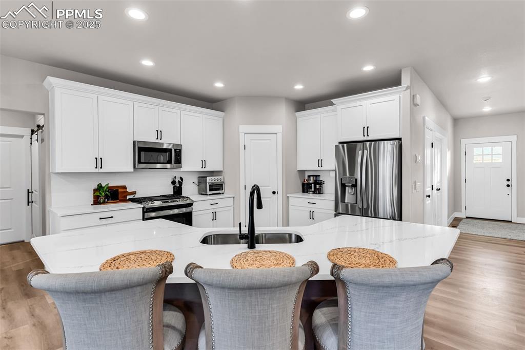 Image 13 of 33: Kitchen