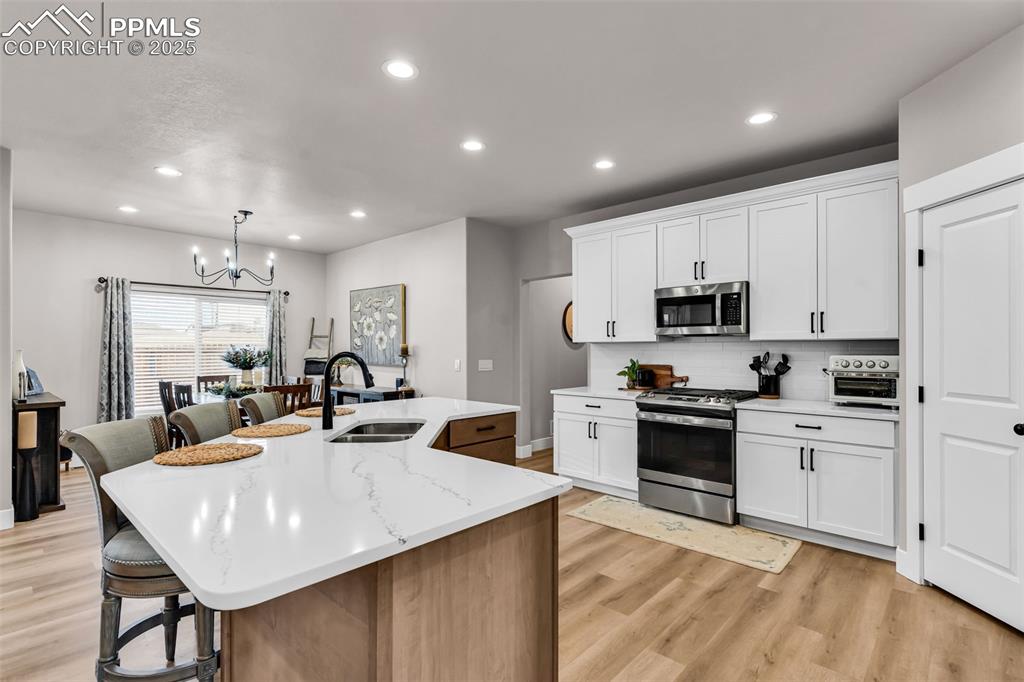 Image 14 of 33: Kitchen