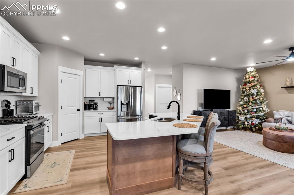 Image 19 of 33: Kitchen