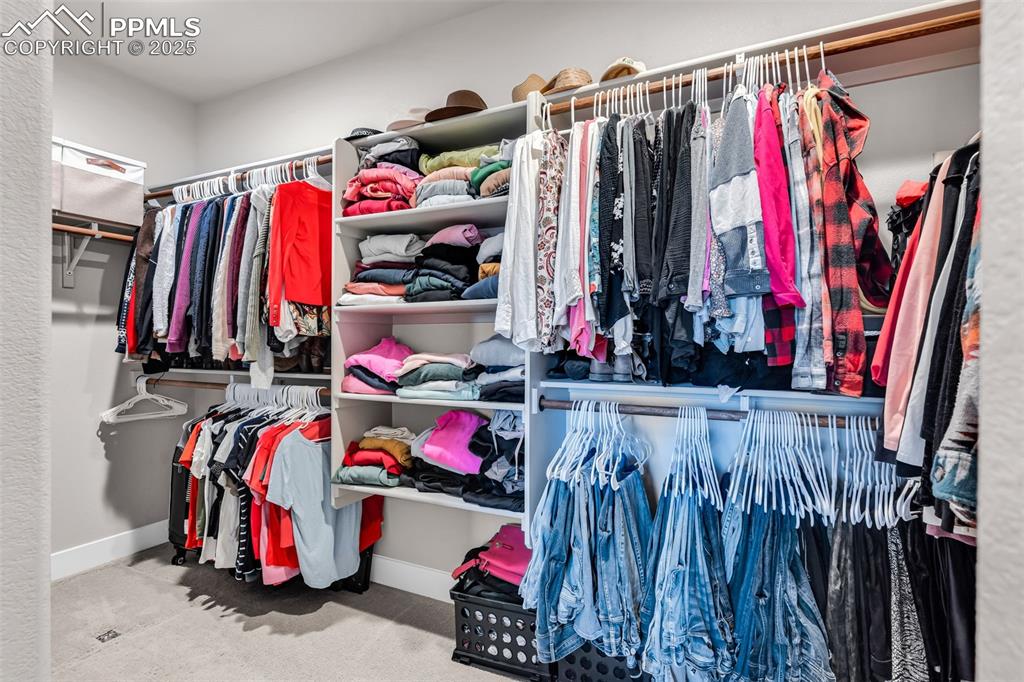 Image 24 of 33: Closet