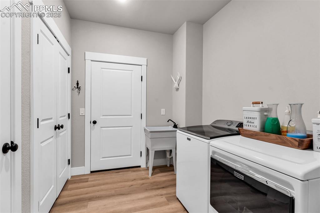 Image 28 of 33: Laundry