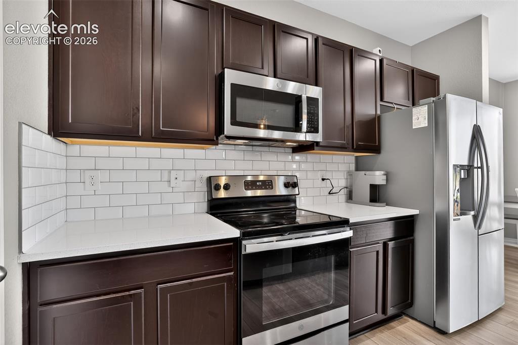 Image 10 of 31: Kitchen