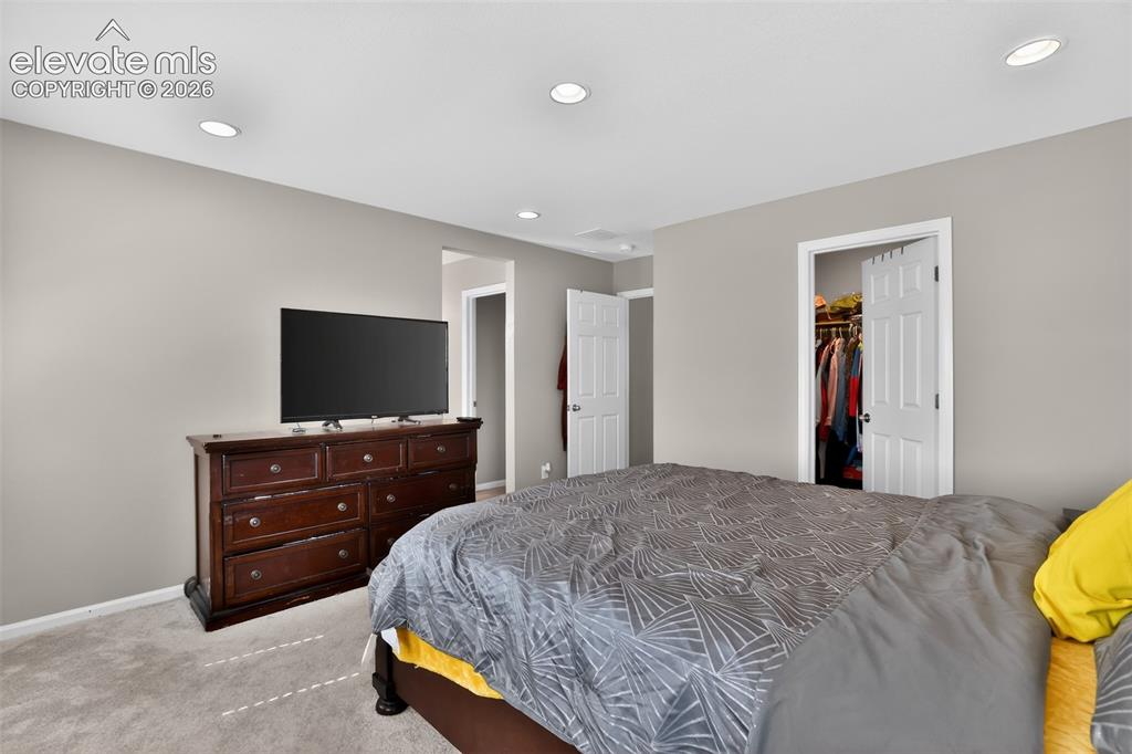 Image 17 of 31: Bedroom