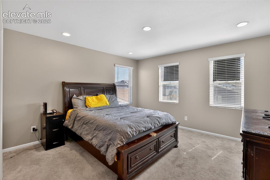 Image 18 of 31: Bedroom