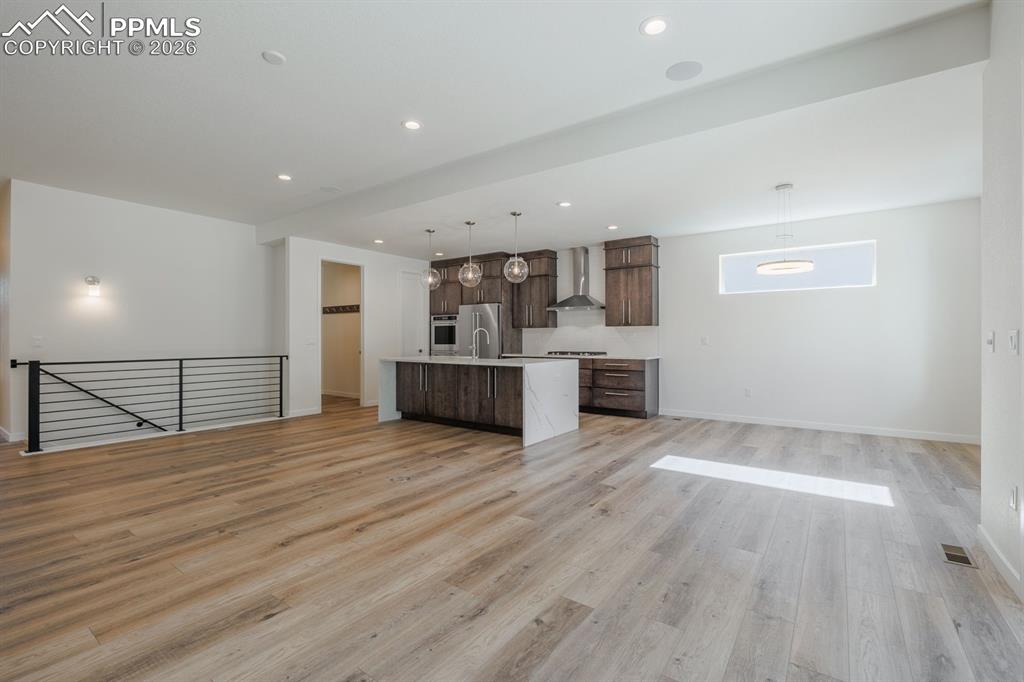 Image 10 of 41: Kitchen