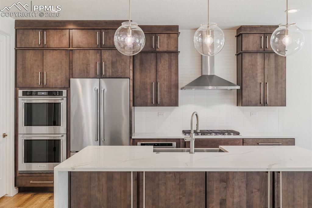 Image 12 of 41: Kitchen