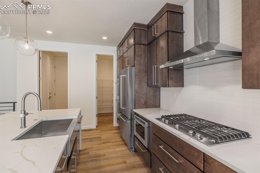 Image 13 of 41: Kitchen