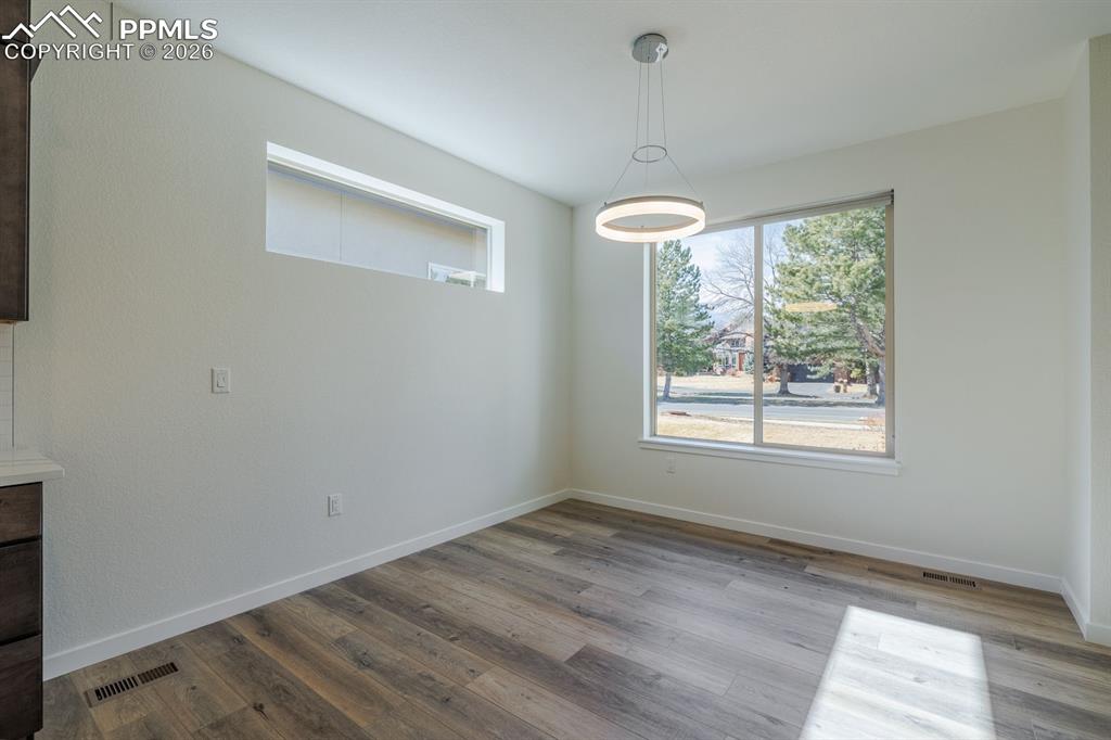 Image 18 of 41: Dining Area