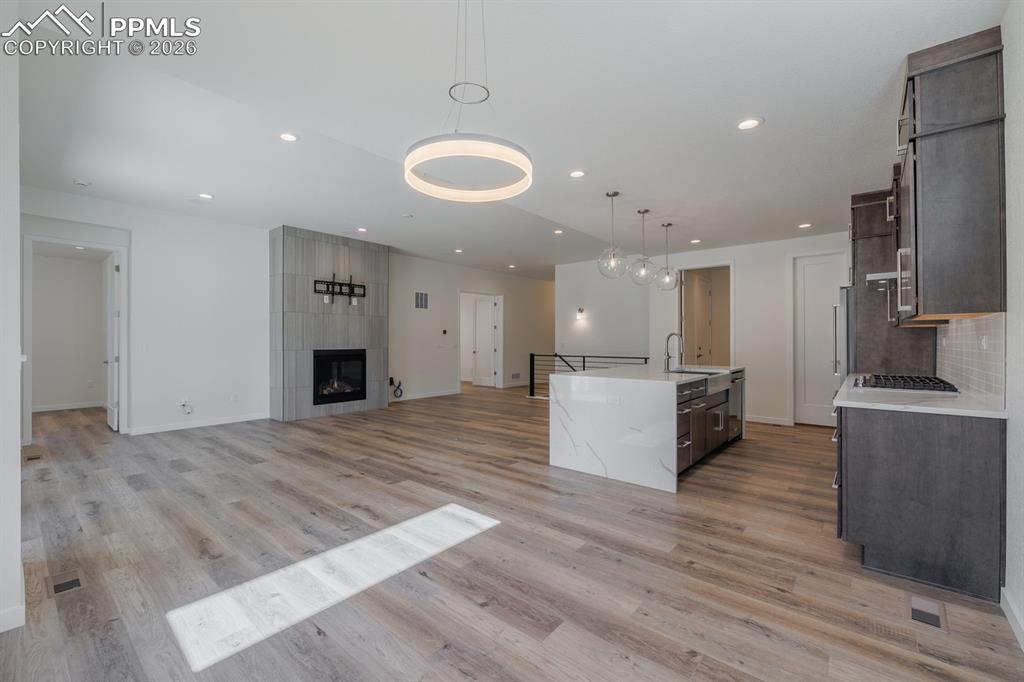 Image 19 of 41: Kitchen