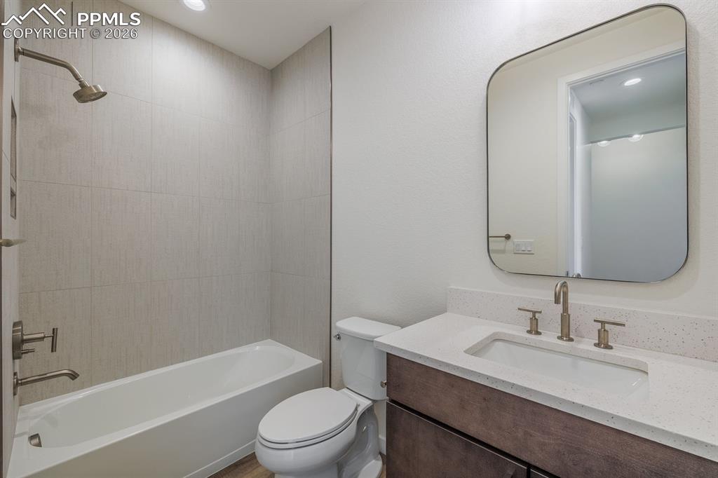 Image 29 of 41: Bathroom