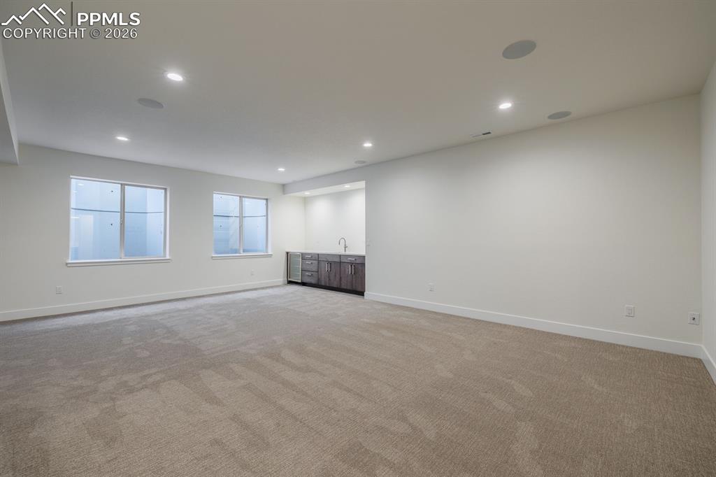 Image 32 of 41: Living Room