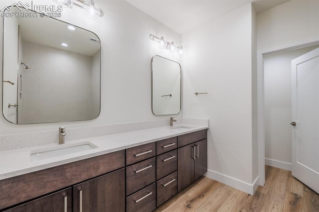 Image 35 of 41: Bathroom