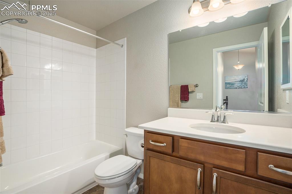 Image 19 of 46: Bathroom