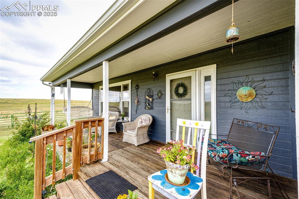 Image 21 of 44: Deck
