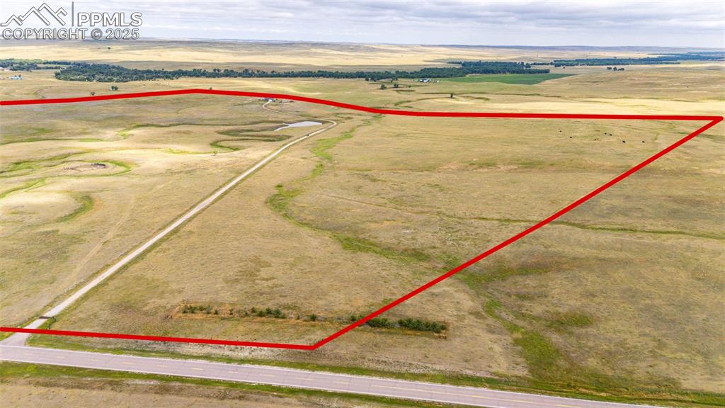 Image 7 of 44: Property lines are approximate and not a survey.