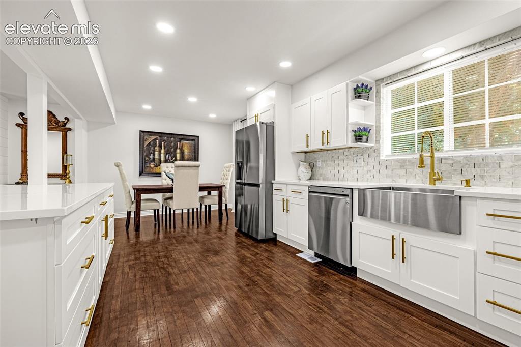 Image 11 of 47: Kitchen